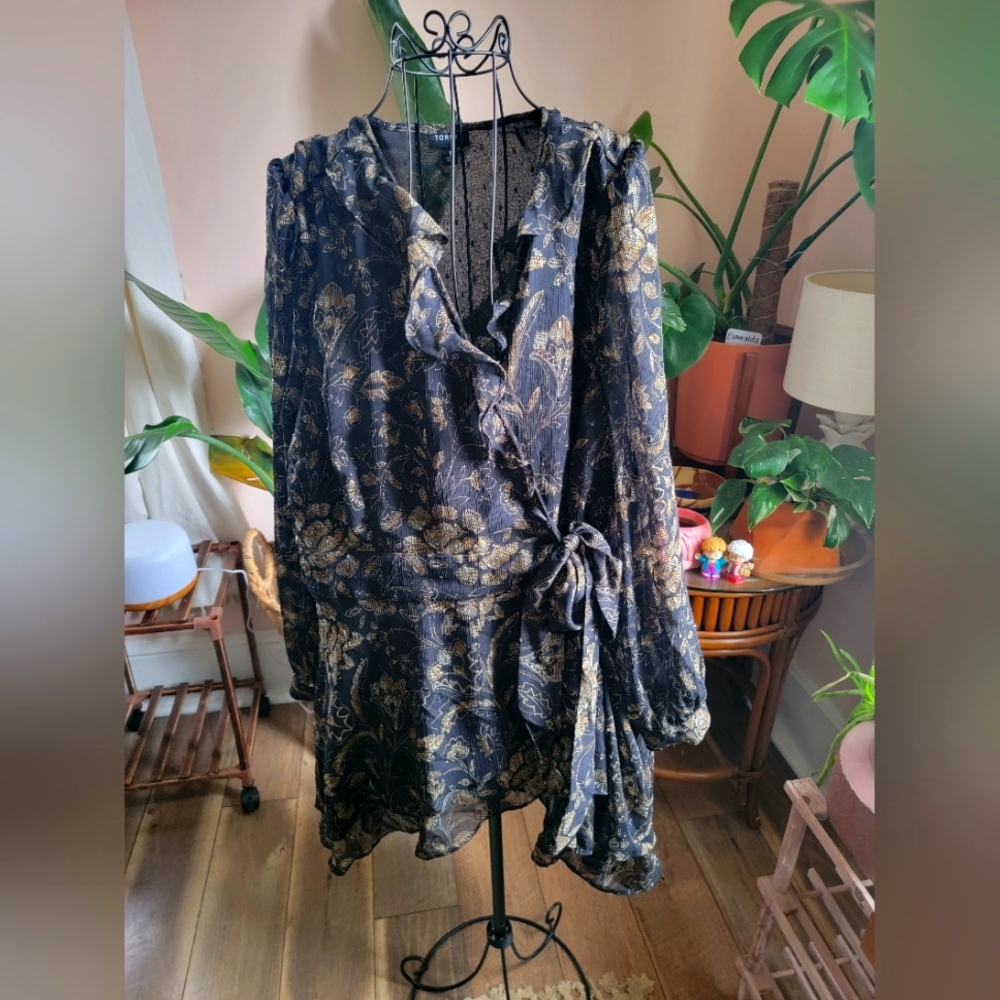 Torrid Size 1 Black and Gold Ruffled High-Low Blouse